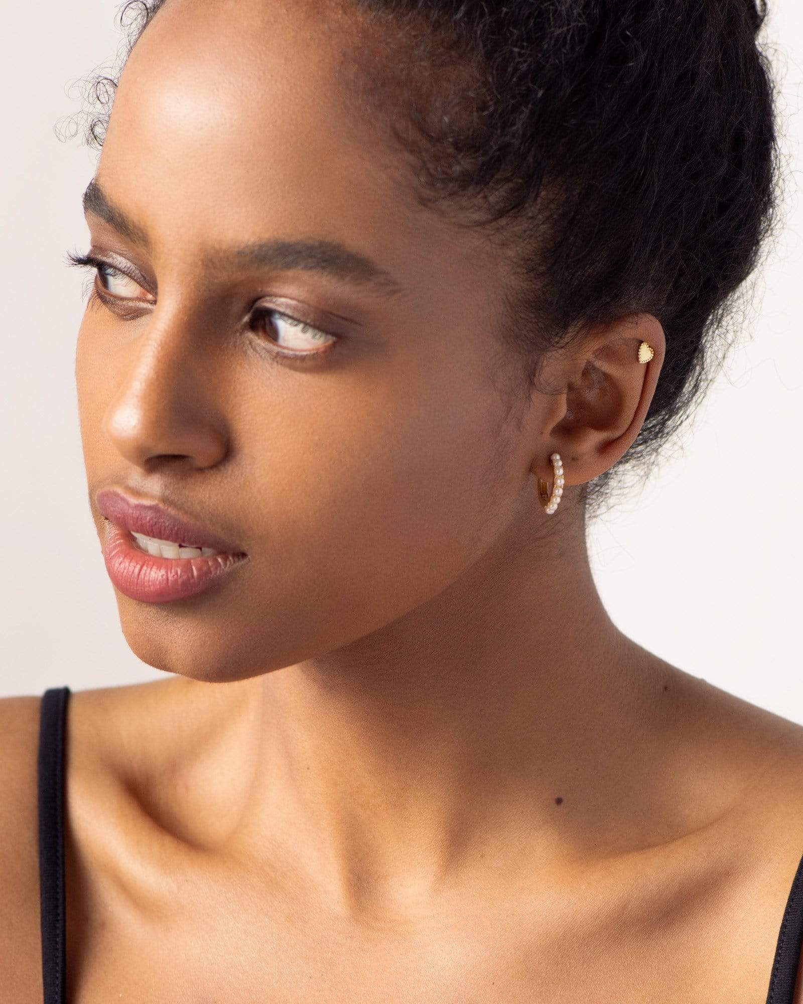 BRUNA The Label Earrings 18k Gold Vermeil / Perlen Faraglioni Medium Hoops