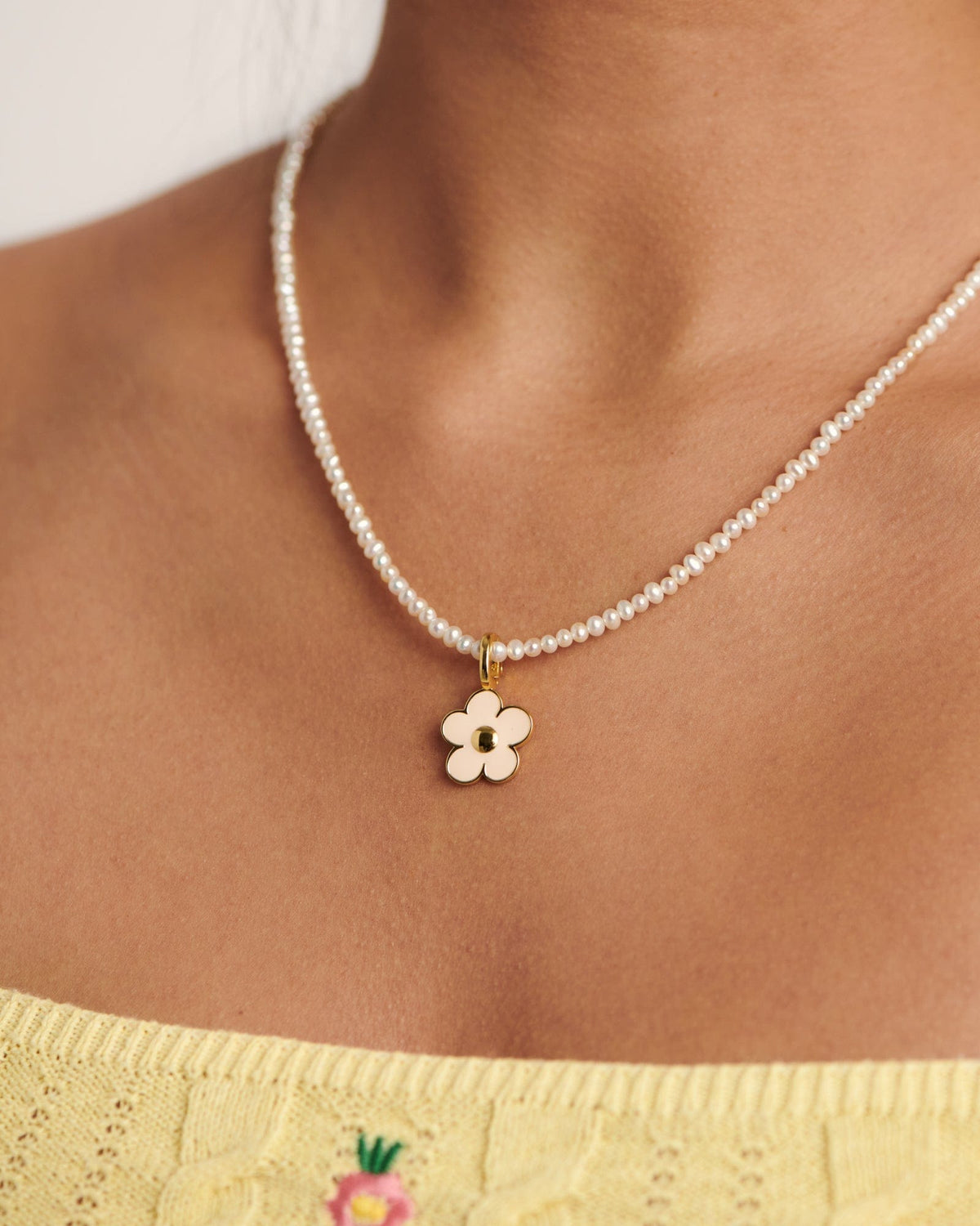 BRUNA The Label Charm 18k Gold Vermeil / Emaille Fleur Charm Seashell