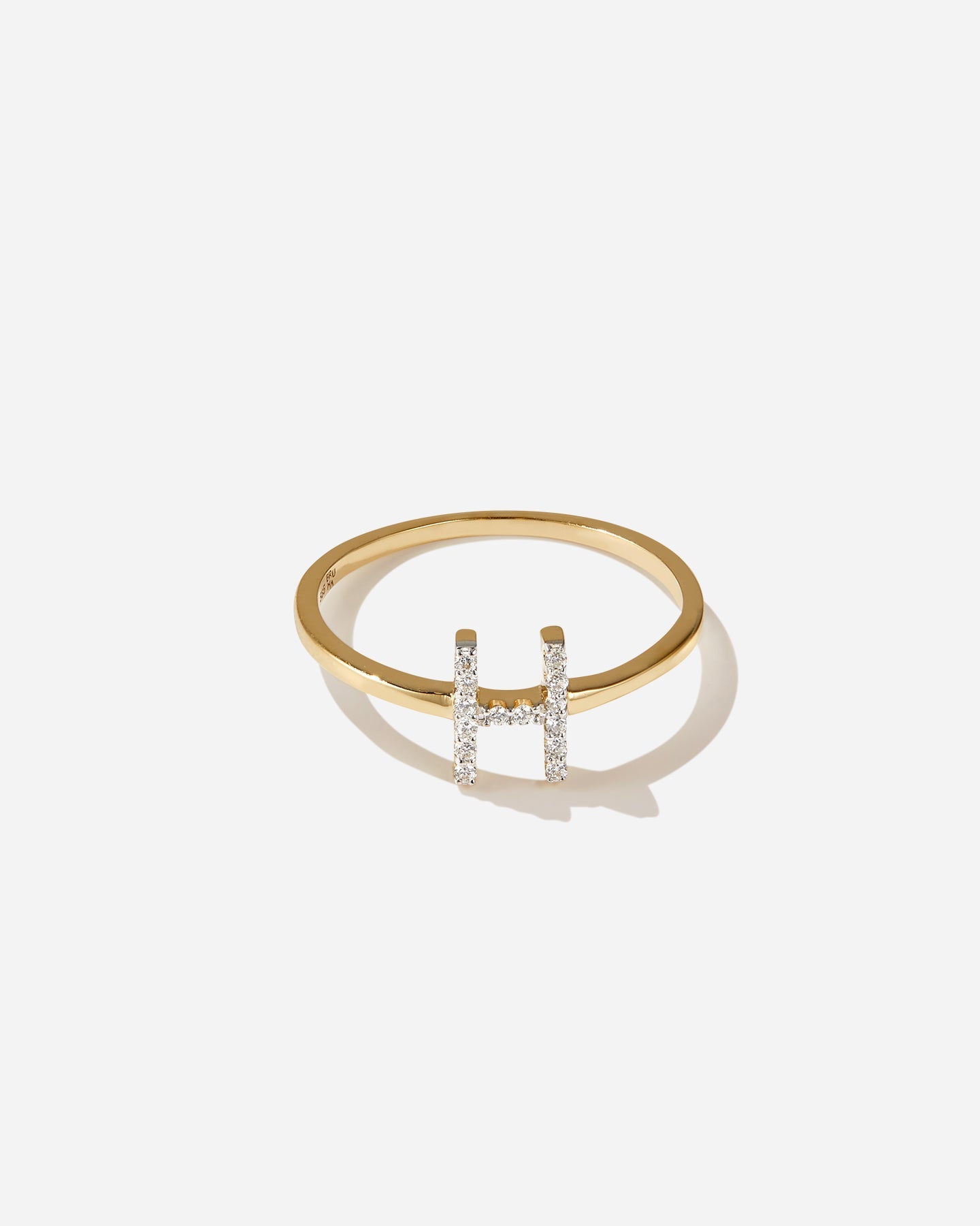 BRUNA The Label Ring H / 14k Gelbgold / 52 Lab-Grown Diamond Letter Ring