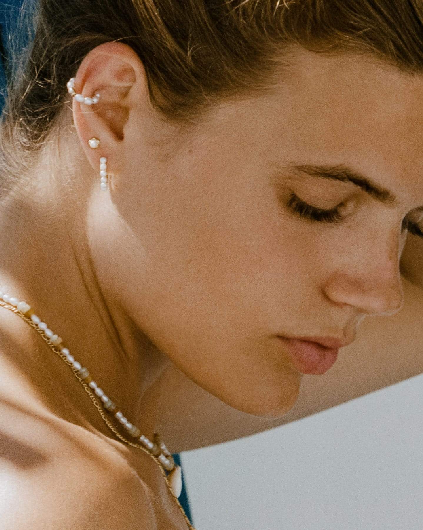 BRUNA The Label Earrings 18k Gold Vermeil / Perlen Faraglioni Medium Hoops