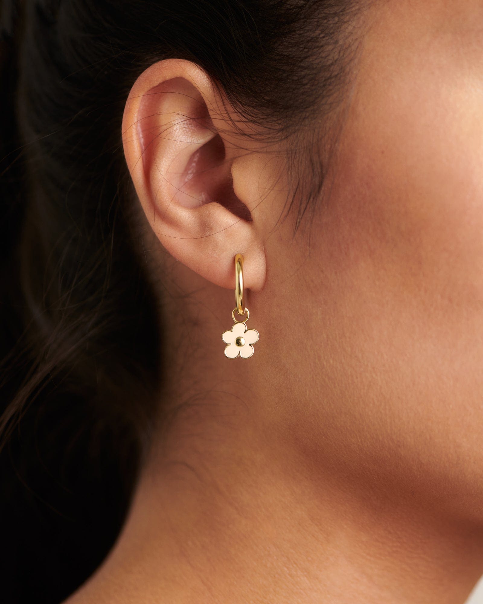 BRUNA The Label Charm 18k Gold Vermeil / Emaille Fleur Small Charm Seashell