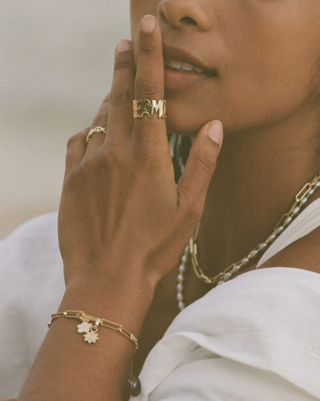 BRUNA The Label Charm 18k Gold Vermeil / Emaille Fleur Small Charm Seashell