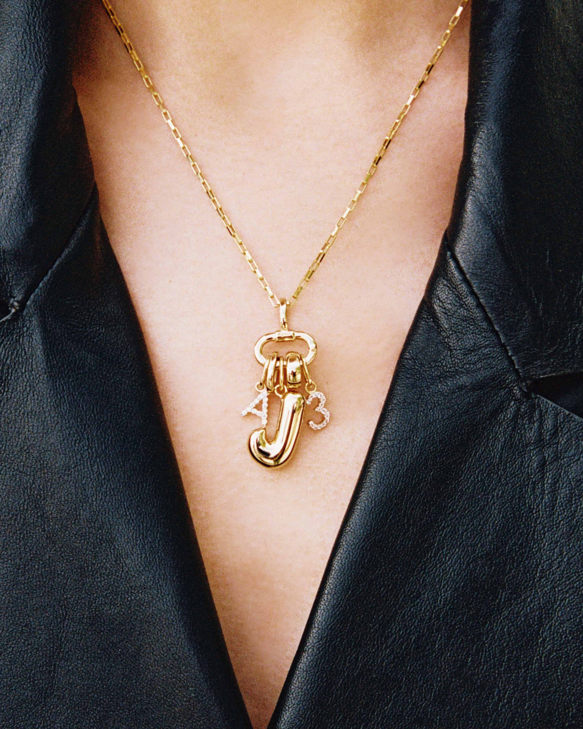 Nîmes Necklace