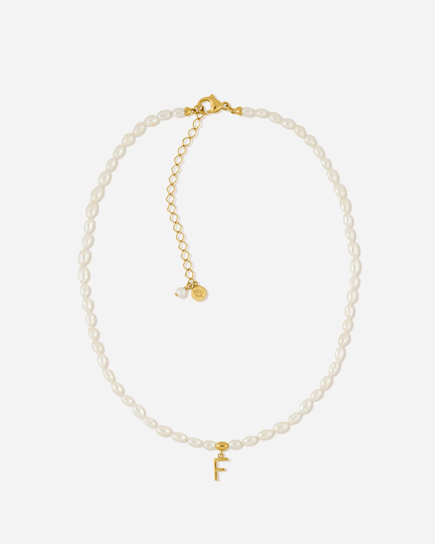 BRUNA The Label Necklace F / 18k Gold Vermeil / Perlen Antibes Letter Choker