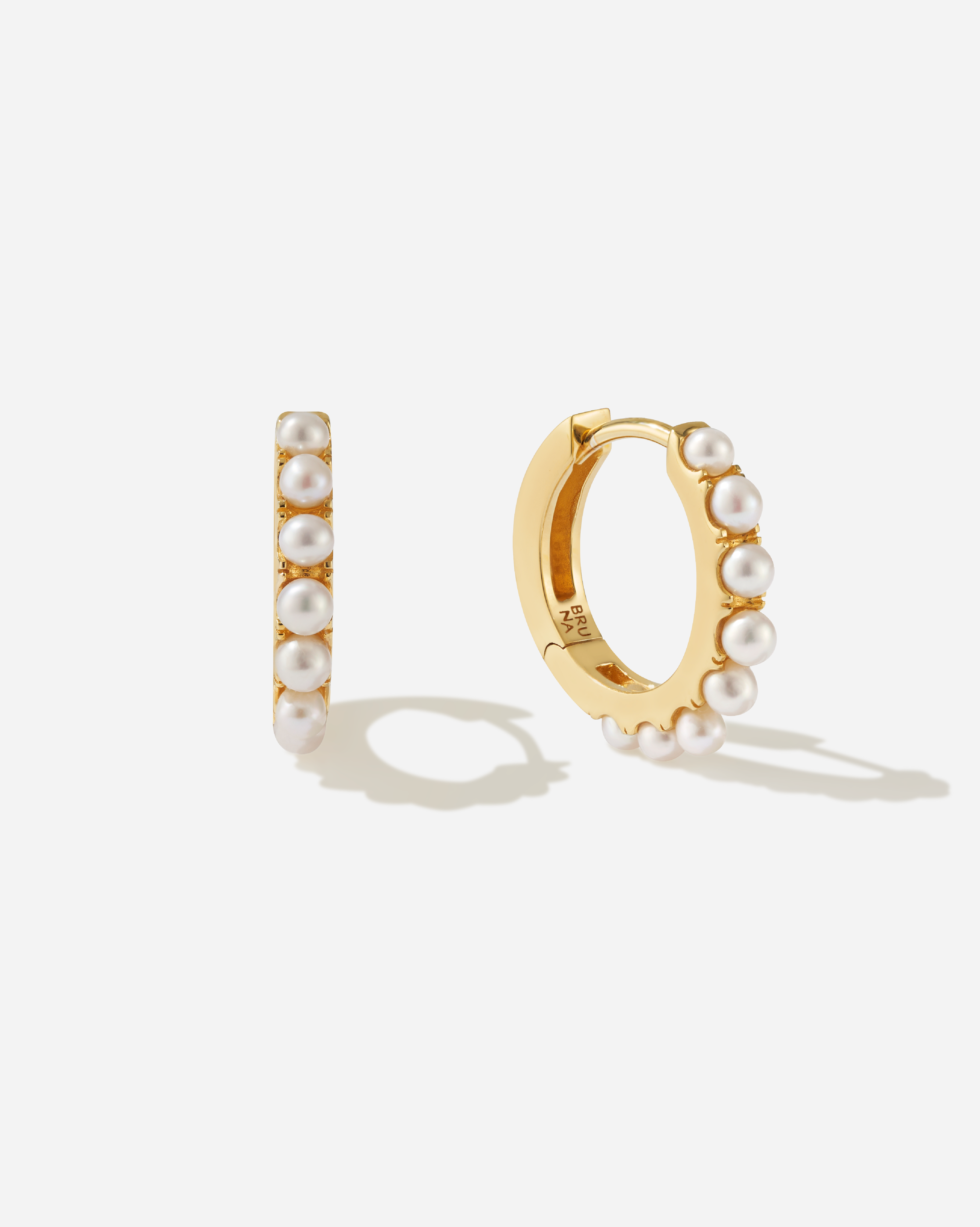 BRUNA The Label Earrings 18k Gold Vermeil / Perlen Faraglioni Medium Hoops