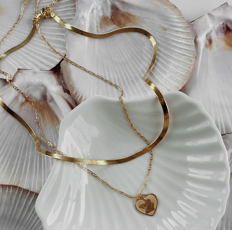 How to Layer Necklaces: 8 Ways to Master the Layered Necklace Style –  Bonito Jewelry