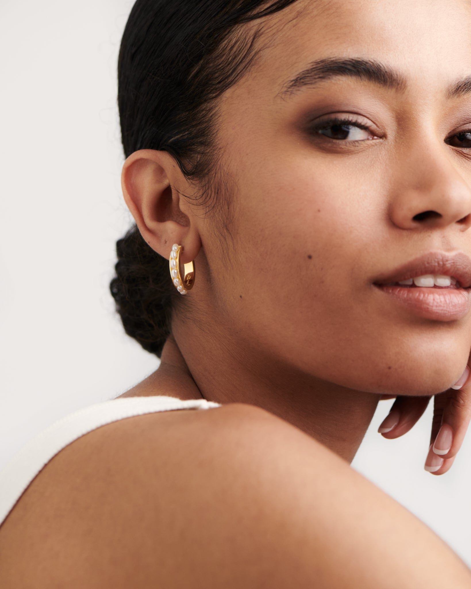 BRUNA The Label Earrings 18k Gold Vermeil / Perlen Rosemary Hoops